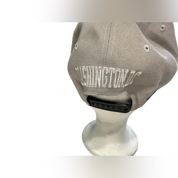 DC‎ SnapBack hat gray - Picture 6 of 8